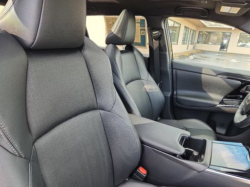 Used 2023 Toyota bZ4X Limited image 33