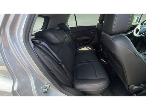 Certified 2022 Chevrolet Trax LT w/ LT Convenience Package AWD/4WD image 31