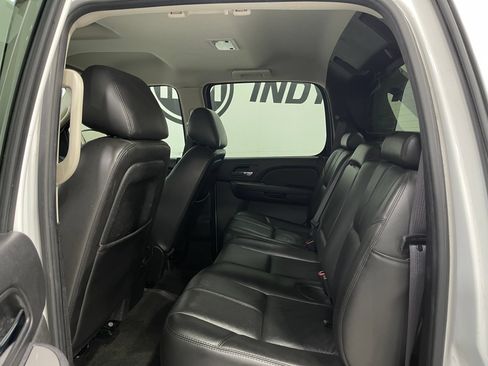 Used 2011 Chevrolet Avalanche LT w/ Suspension Package, Off-Road AWD/4WD image 26