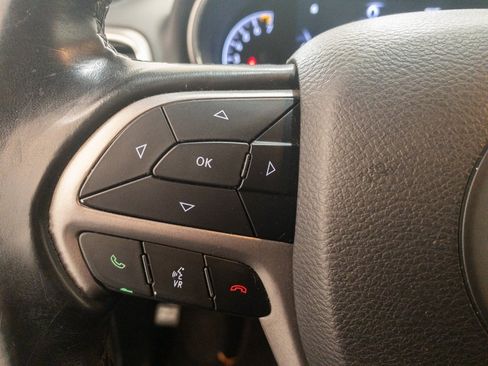 Used 2020 Jeep Grand Cherokee Laredo image 26