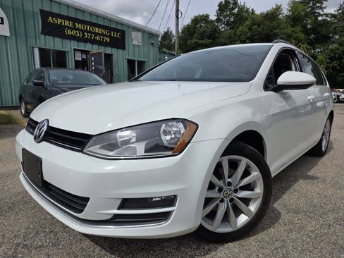 Used 2017 Volkswagen Golf SE FWD image 2