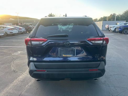 Used 2020 Toyota RAV4 XLE image 3