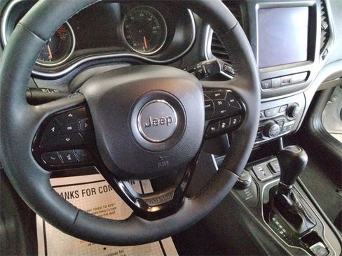 Used 2023 Jeep Cherokee Altitude Lux image 26