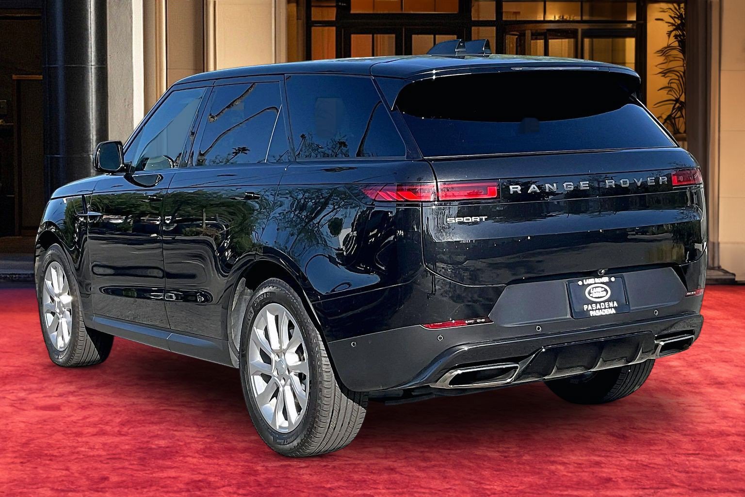 Used 2024 Land Rover Range Rover Sport SE AWD/4WD image 11