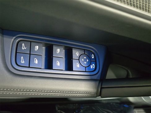 Used 2025 Porsche Cayenne GTS image 21