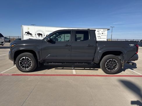 Used 2024 Toyota Tacoma TRD Sport image 2