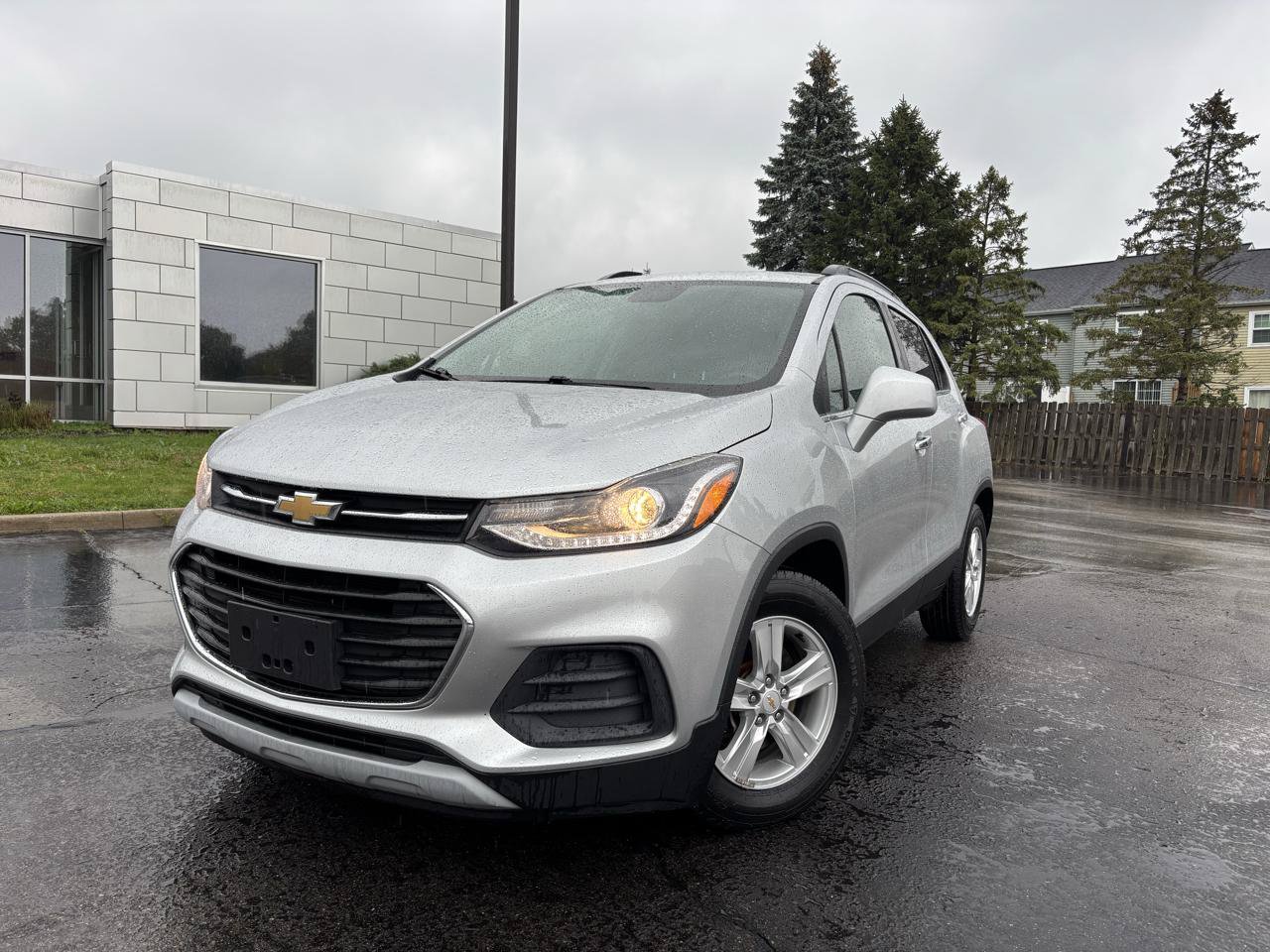 Used 2019 Chevrolet Trax LT w/ LT Convenience Package FWD image 3
