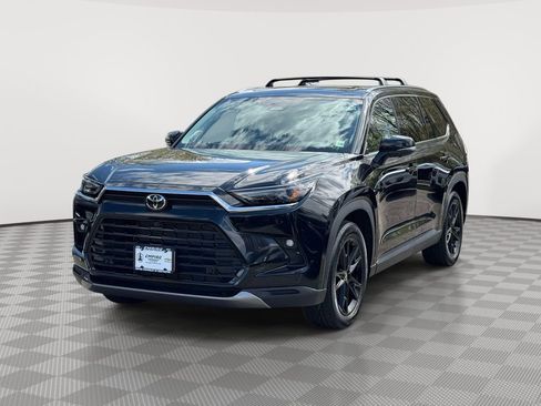 Used 2025 Toyota Grand Highlander AWD image 2