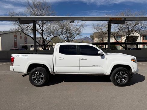 Used 2017 Toyota Tacoma TRD Sport w/ Tow Package image 11