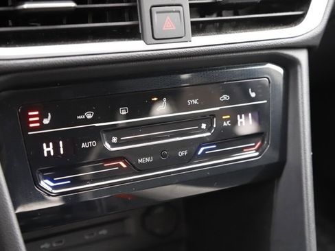 Used 2025 Volkswagen Taos SE image 26