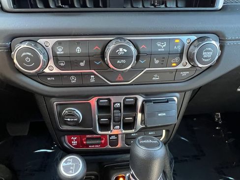 New 2026 Jeep Gladiator Mojave w/ Technology Group AWD/4WD image 24