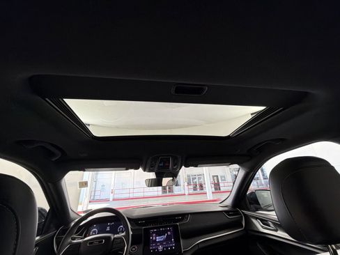 Used 2025 Jeep Grand Cherokee Altitude image 23