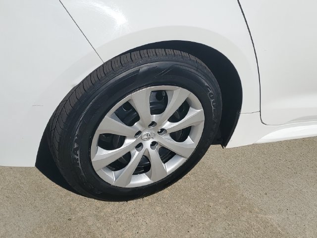 Used 2025 Toyota Corolla LE FWD image 5