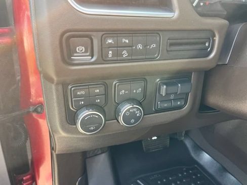 Used 2021 Chevrolet Tahoe Z71 w/ Z71 Off-Road Package AWD/4WD image 18