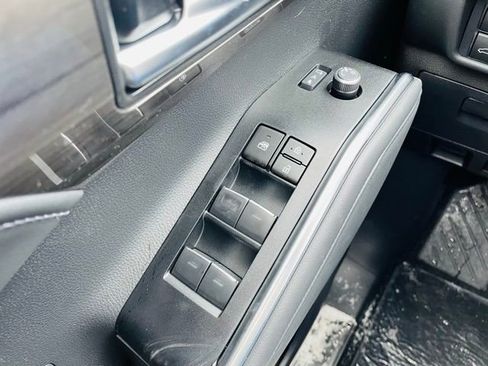 New 2026 Toyota Highlander Platinum image 27