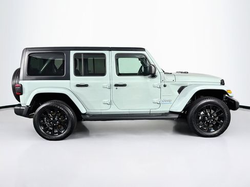 Used 2023 Jeep Wrangler Unlimited Sahara w/ Cold Weather Group AWD/4WD image 16