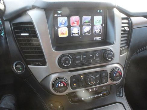 Used 2020 GMC Yukon Denali w/ Denali Premium Package image 17