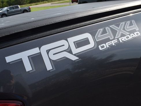 Used 2016 Toyota Tacoma TRD Off-Road w/ Towing Package AWD/4WD image 8