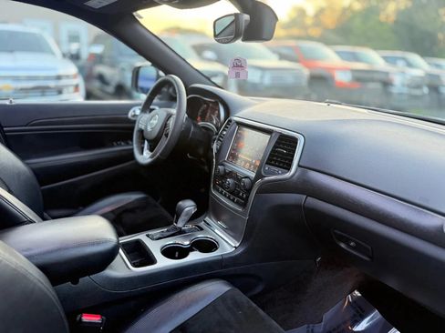 Used 2017 Jeep Grand Cherokee Altitude AWD/4WD image 17