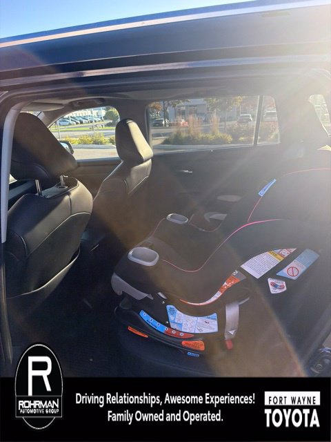 Used 2020 Toyota Highlander XLE AWD/4WD image 9