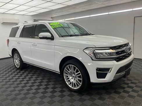 Used 2024 Ford Expedition Limited AWD/4WD image 3