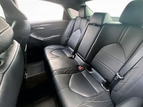 Used 2021 Toyota Avalon Limited image 21