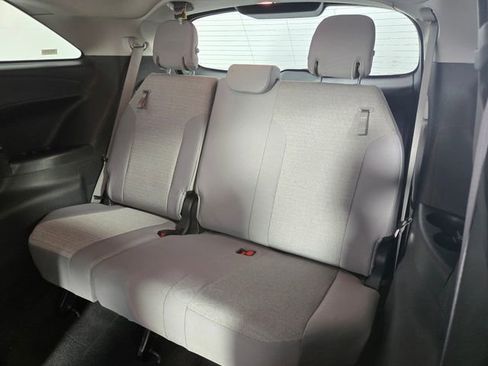 Used 2025 Toyota Sienna LE image 37