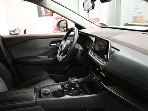 Used 2021 Nissan Rogue SV image 28