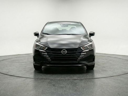 Used 2025 Nissan Versa SV image 2