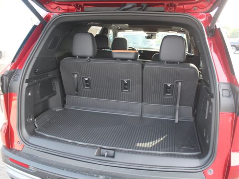 New 2027 Chevrolet Traverse Z71 w/ Enhanced Driving Package AWD/4WD image 24