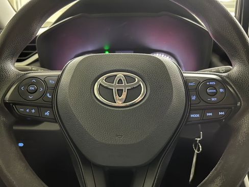 Used 2021 Toyota RAV4 LE image 31