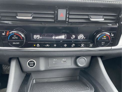 Used 2021 Nissan Rogue SV w/ Premium Package image 30