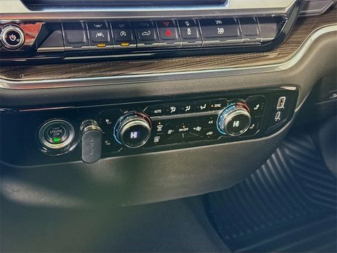 Used 2024 GMC Sierra 1500 Elevation image 10