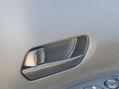 New 2025 Nissan Kicks Play S image 13