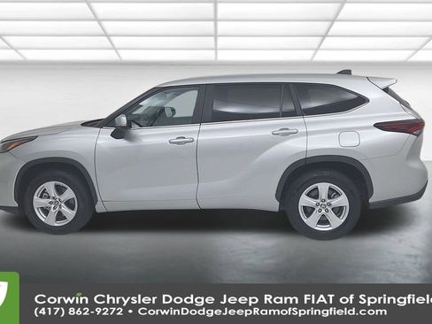 Used 2024 Toyota Highlander LE image 9