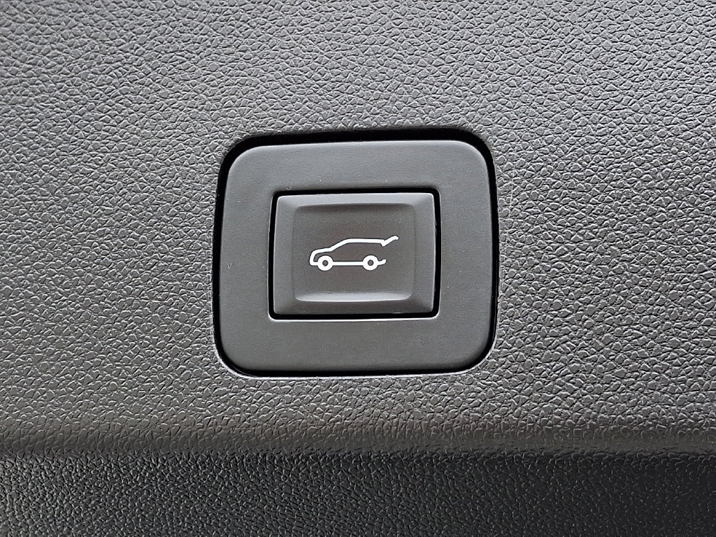 Certified 2023 Buick Encore GX Essence w/ Advanced Technology Package AWD/4WD image 30
