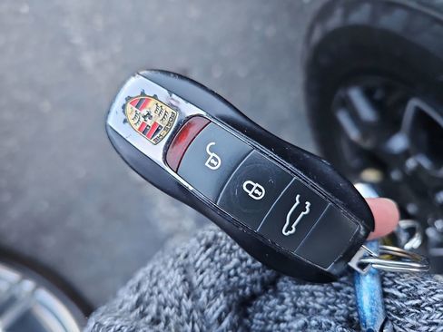 Used 2017 Porsche Macan image 37