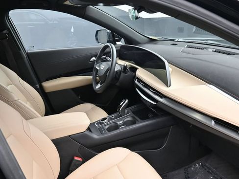 Certified 2024 Cadillac XT4 Luxury FWD image 2