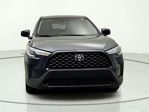 Used 2025 Toyota Corolla Cross L FWD image 2