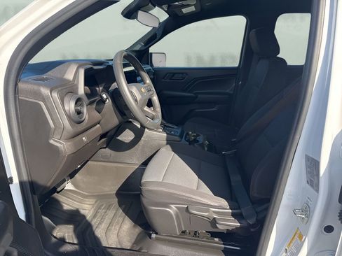 Used 2023 Chevrolet Colorado W/T image 9