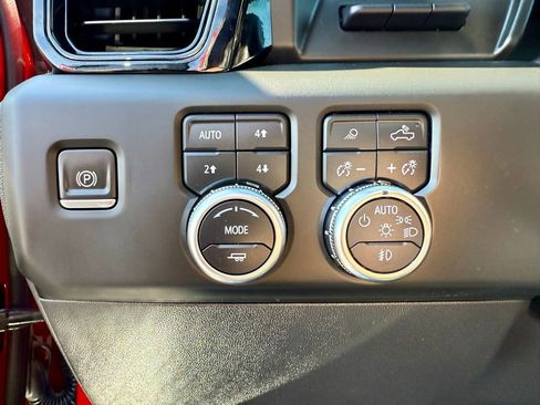 Used 2022 GMC Sierra 1500 AT4X image 56