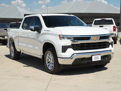 Used 2025 Chevrolet Silverado 1500 LT w/ Safety Package AWD/4WD image 7