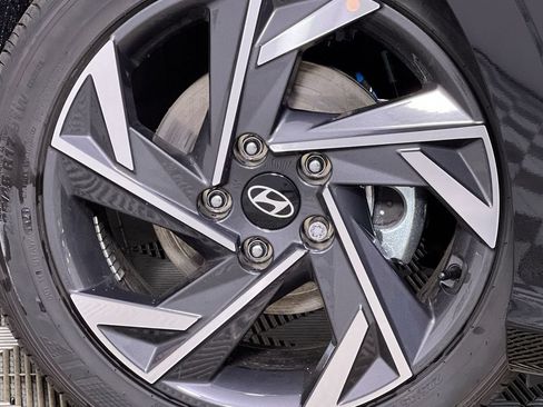 Used 2025 Hyundai Elantra Sport FWD image 12