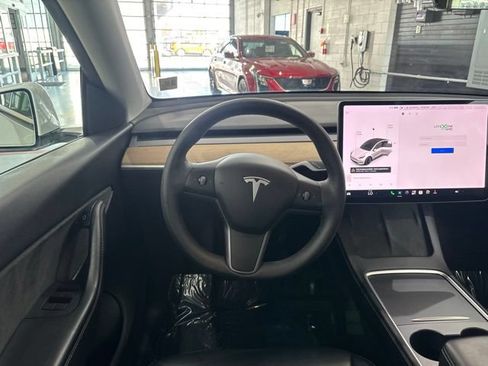 Used 2021 Tesla Model Y Long Range AWD/4WD image 29
