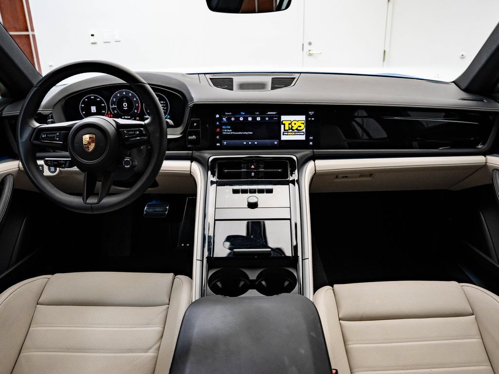 Certified 2025 Porsche Panamera 4 w/ Premium Package AWD/4WD image 6