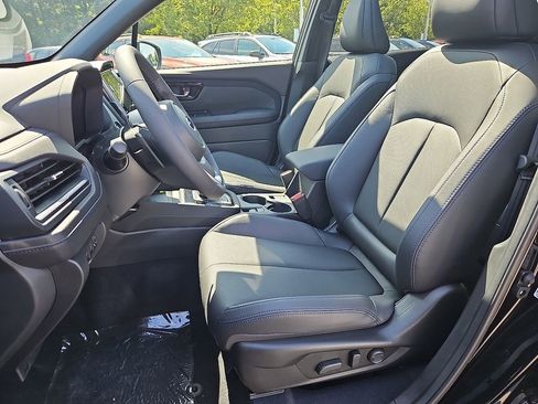 Used 2025 Subaru Forester Limited w/ Popular Package image 9