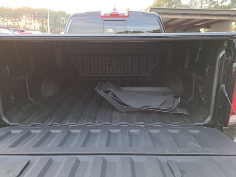 Used 2025 Chevrolet Colorado ZR2 w/ Technology Package image 13