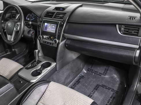 Used 2014 Toyota Camry SE FWD image 41