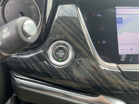 Used 2020 Cadillac XT6 Premium Luxury FWD image 17