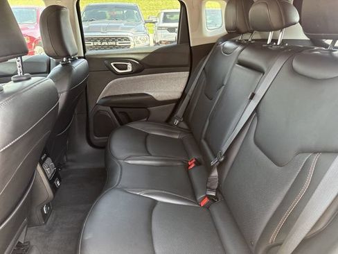 Used 2022 Jeep Compass Latitude AWD/4WD image 6
